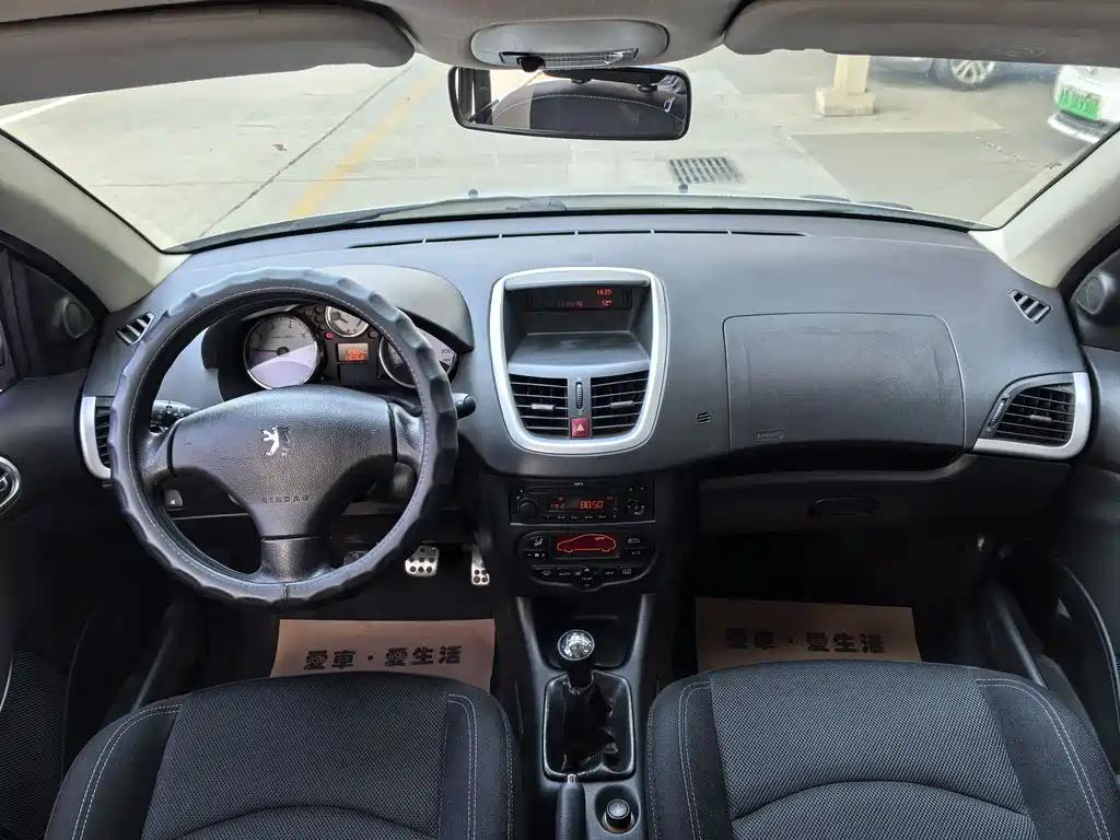 Peugeot 207 Sedan 1.4 L Manual