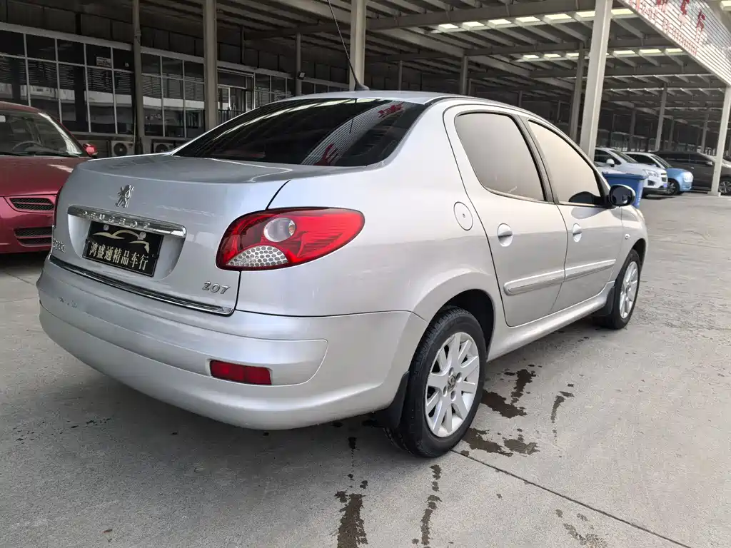 Peugeot 207 Sedan 1.4 L Manual