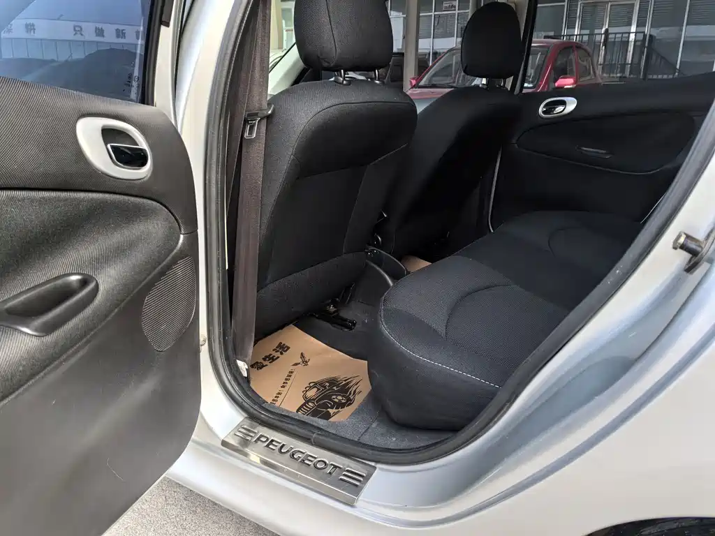 Peugeot 207 Sedan 1.4 L Manual
