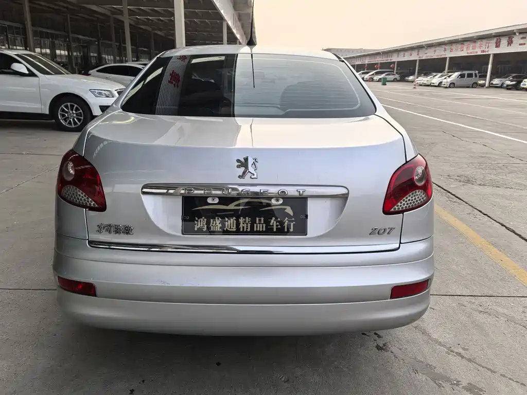 Peugeot 207 Sedan 1.4 L Manual