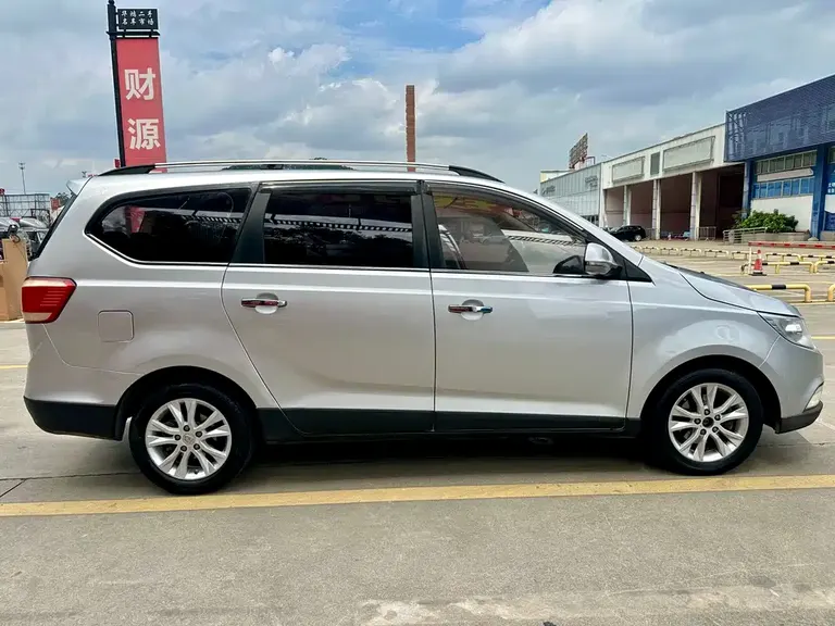 Baojun 730 1.5 L Manual Comfort 7-seat