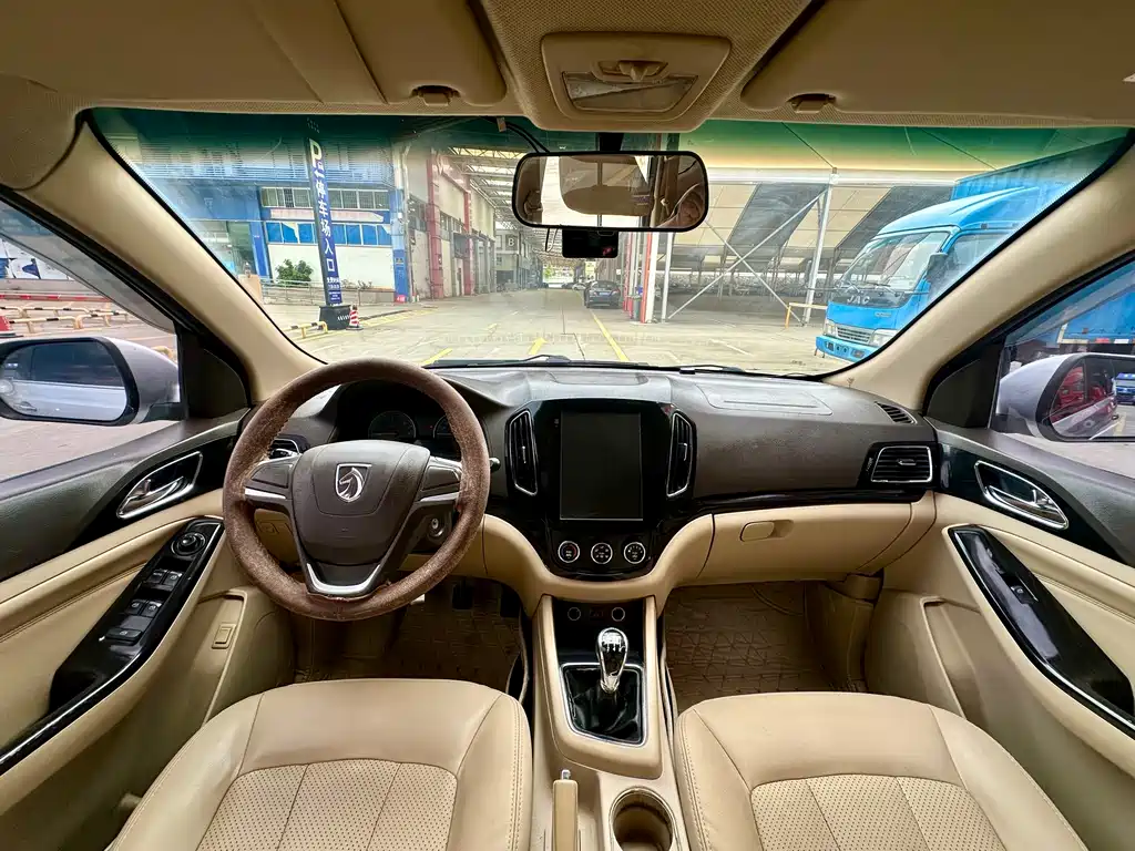 Baojun 730 1.5 L Manual Comfort 7-seat