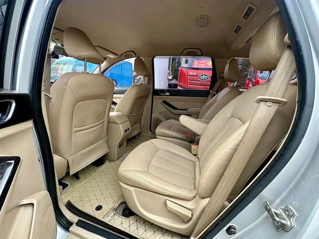 Baojun 730 1.5 L Manual Comfort 7-seat