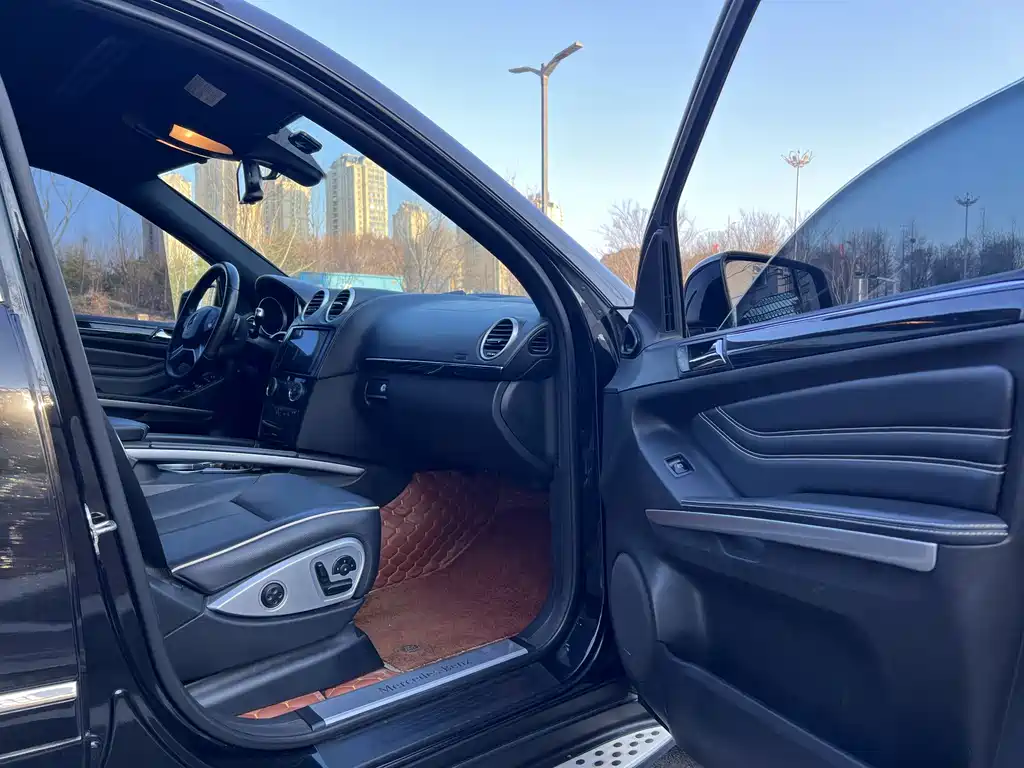 Mercedes-Benz M-Class ML 500 4 MATIC Special Edition