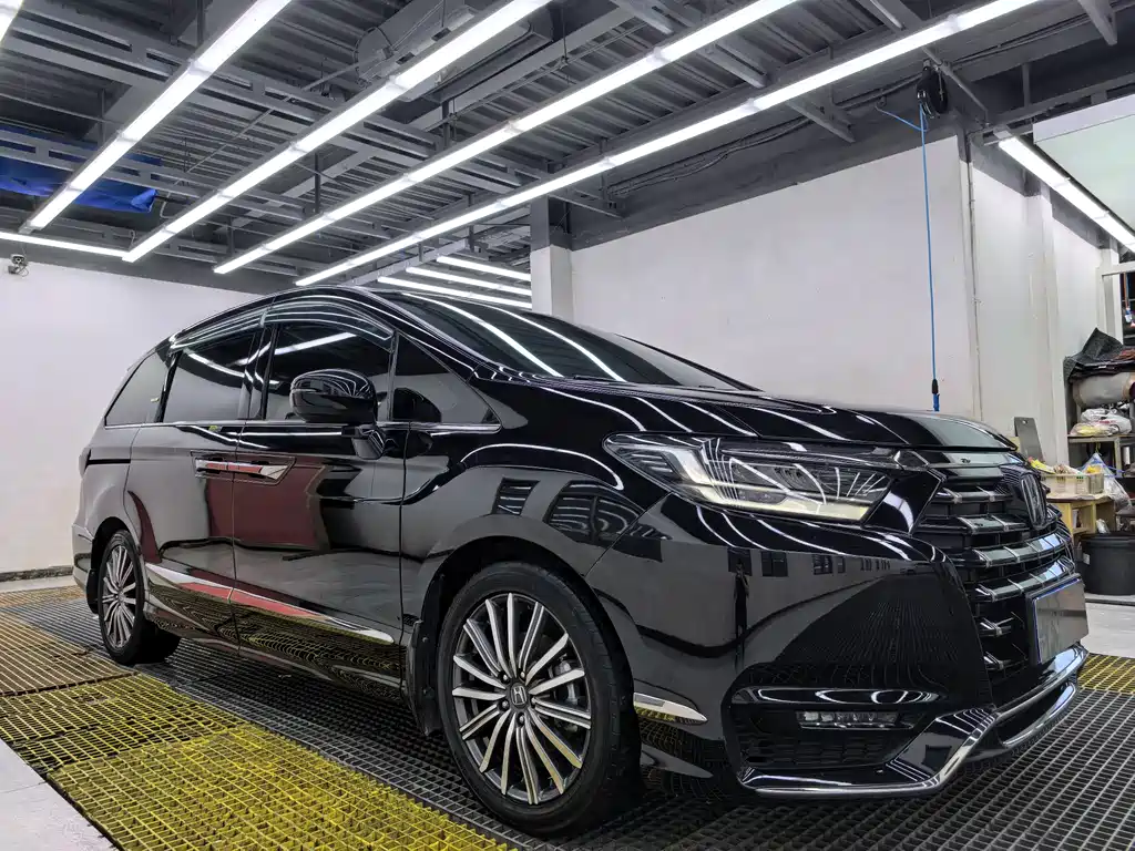 Elysion 2.0 L e:HEV Luxury