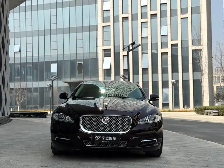 Jaguar XJ XJL 2.0 T 2 WD Panoramic Business