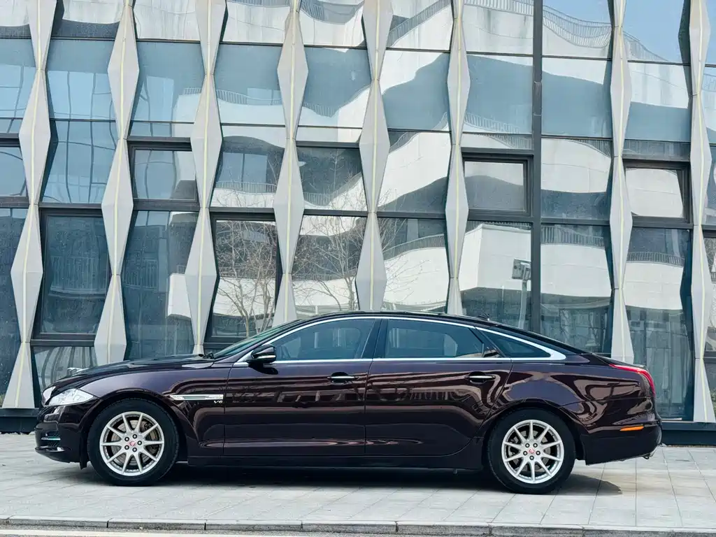 Jaguar XJ XJL 2.0 T 2 WD Panoramic Business
