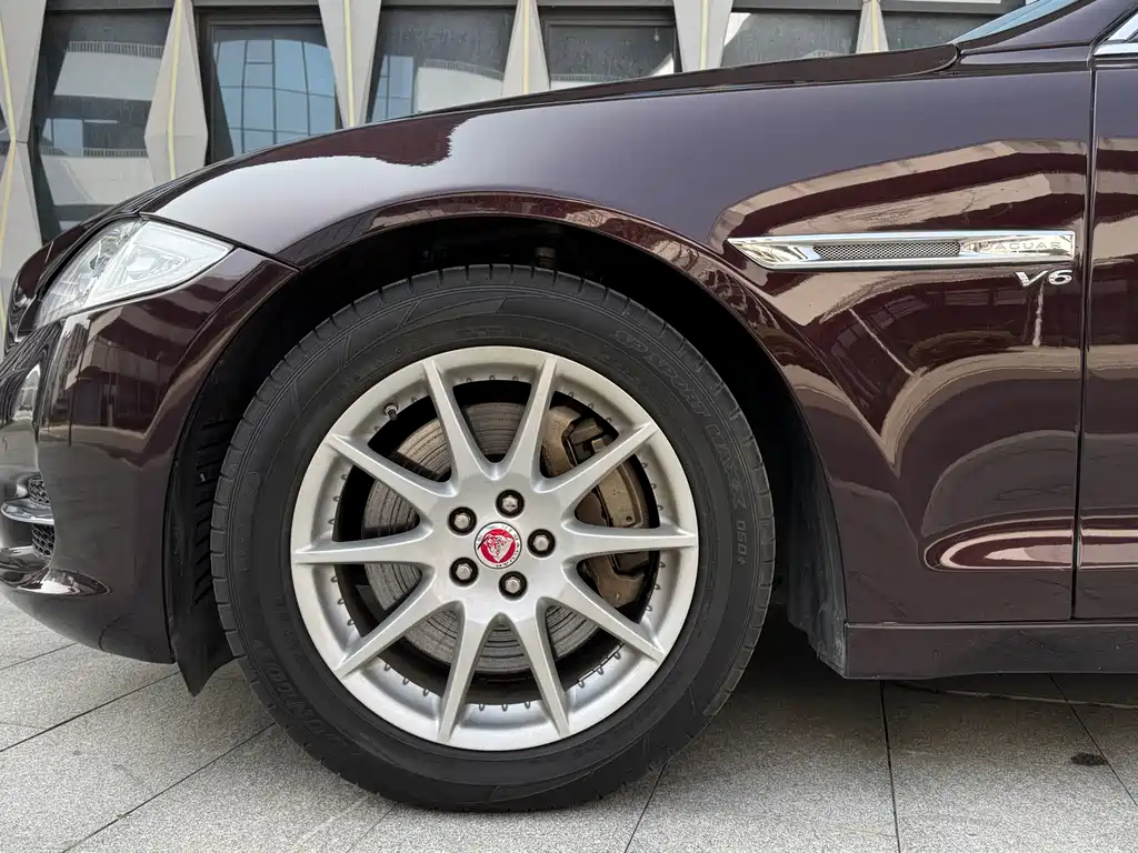 Jaguar XJ XJL 2.0 T 2 WD Panoramic Business