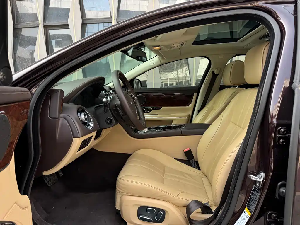 Jaguar XJ XJL 2.0 T 2 WD Panoramic Business