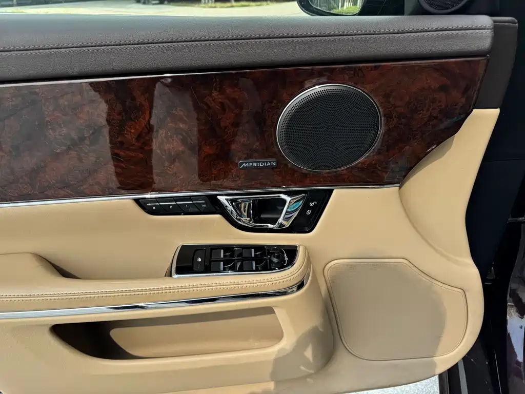 Jaguar XJ XJL 2.0 T 2 WD Panoramic Business