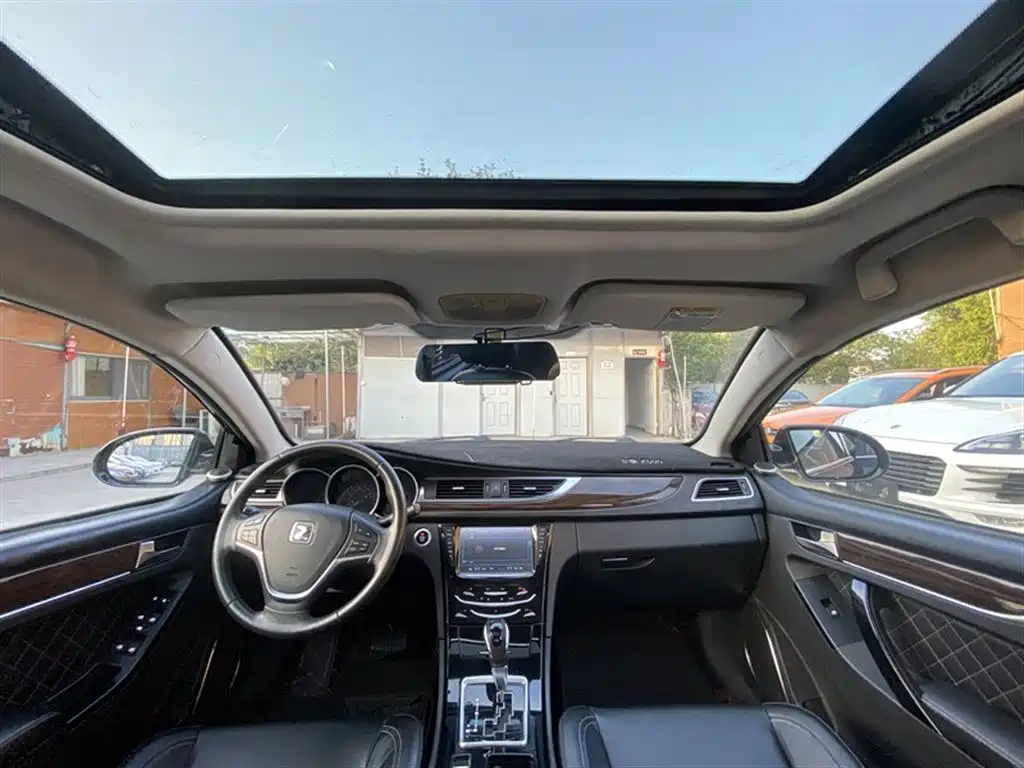 Zotye Z500 众泰Z500 2015款 1.5 T CVT尊贵型