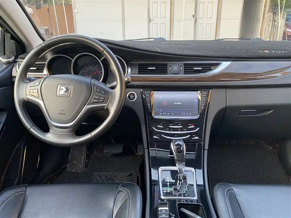 Zotye Z500 众泰Z500 2015款 1.5 T CVT尊贵型