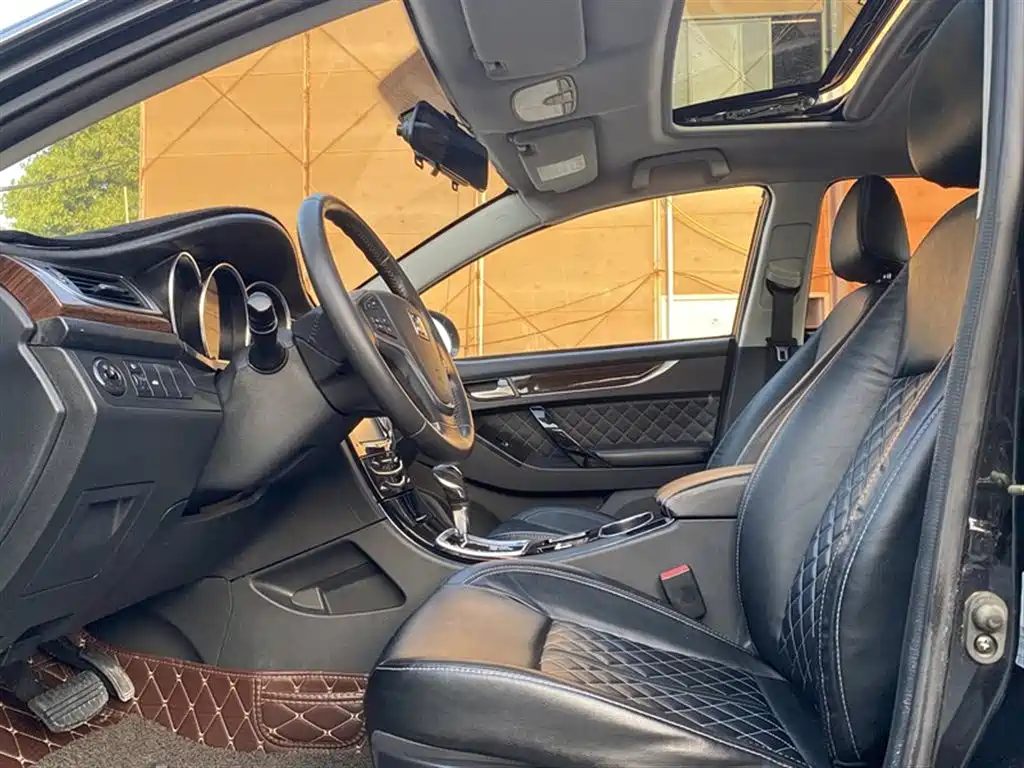Zotye Z500 众泰Z500 2015款 1.5 T CVT尊贵型
