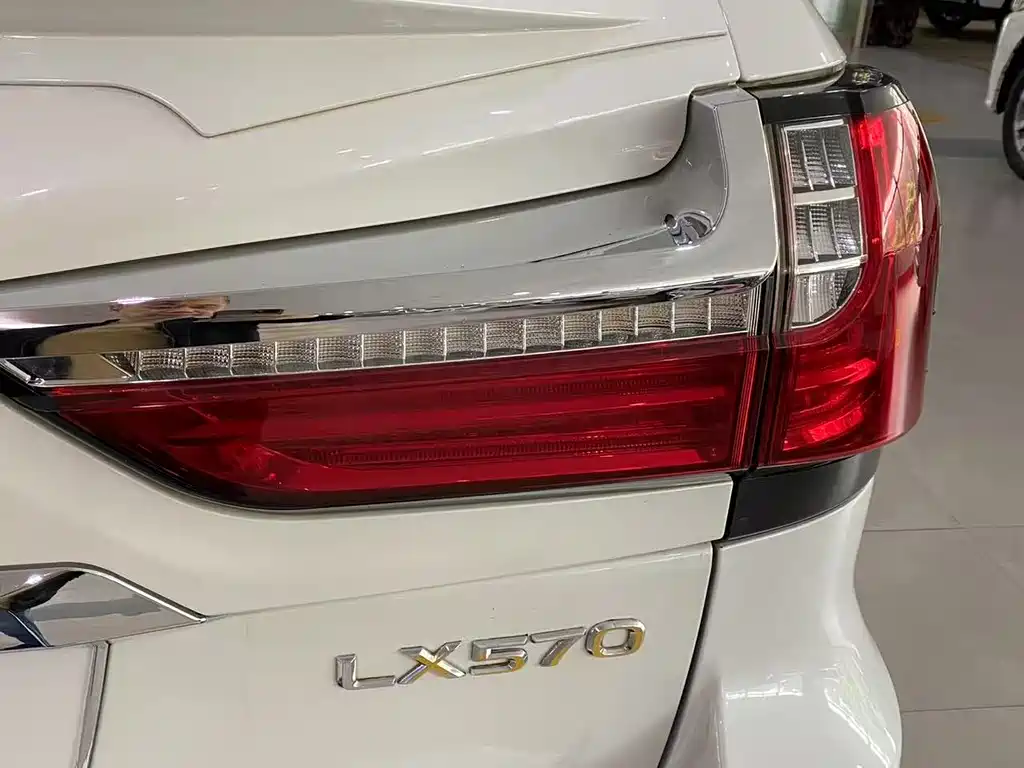 Lexus LX 570