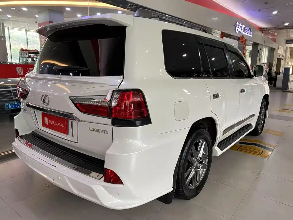 Lexus LX 570
