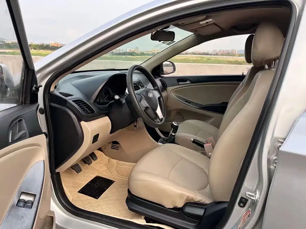 Accent 1.4 L Manual Fashion GS
