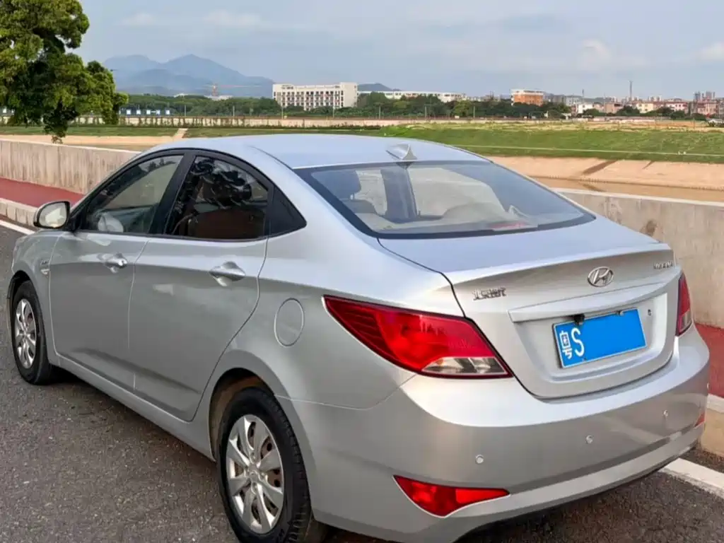 Accent 1.4 L Manual Fashion GS
