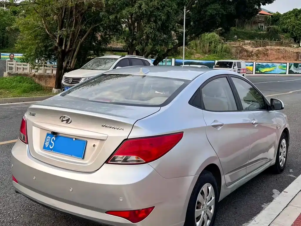 Accent 1.4 L Manual Fashion GS