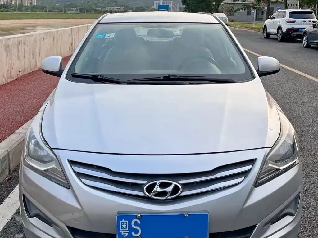 Accent 1.4 L Manual Fashion GS