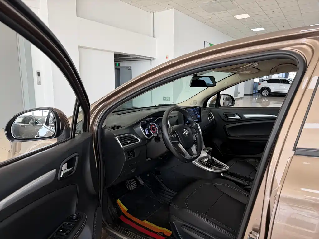 Brilliance H3 中华H3 2017款 1.5 L 自动精英型