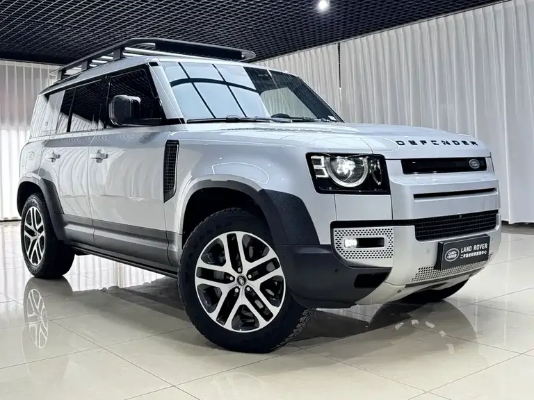 Land Rover Defender 110 P400 First Edition Matte Silver Special Kit