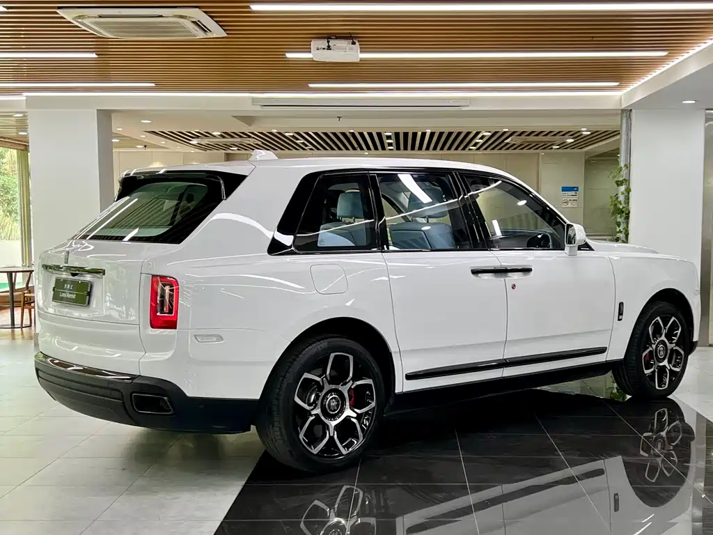Cullinan Black Badge