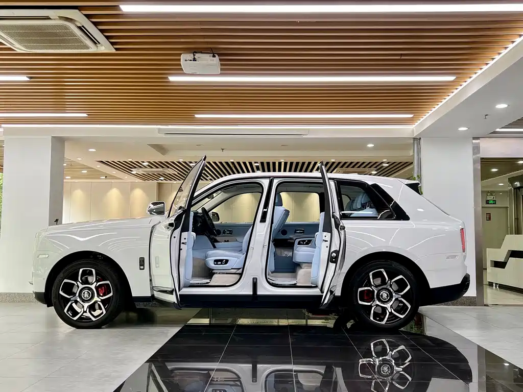 Cullinan Black Badge