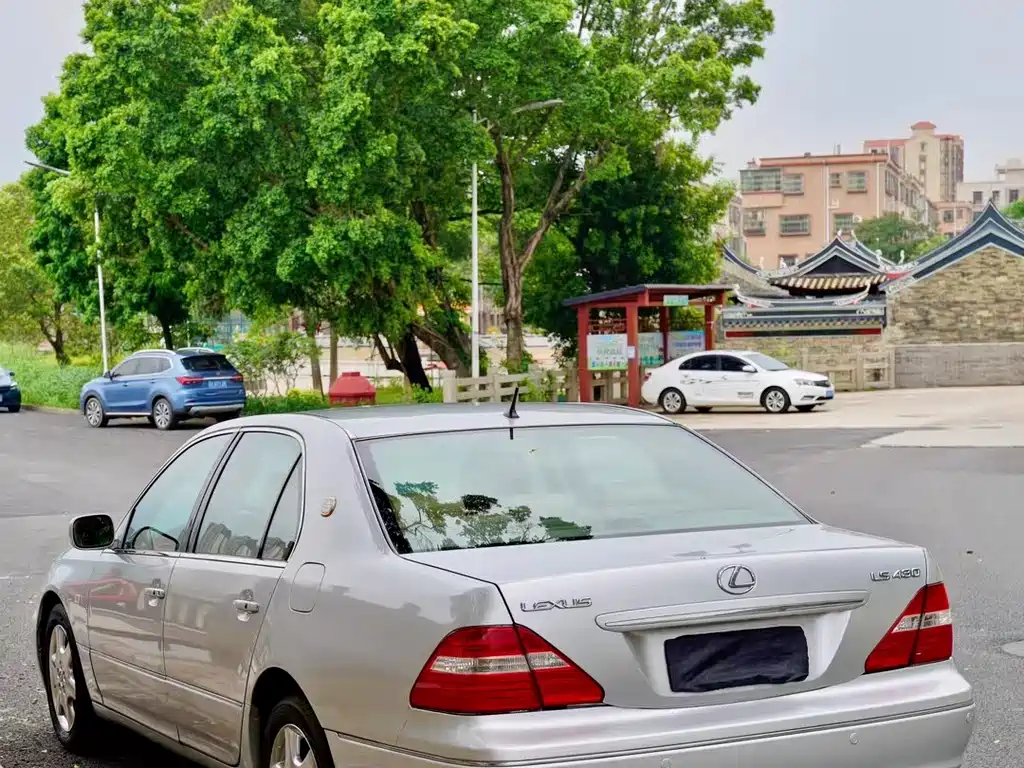 Lexus LS 430