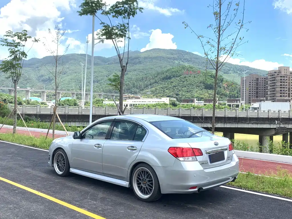 Legacy 2.5 GT Luxury Navigation