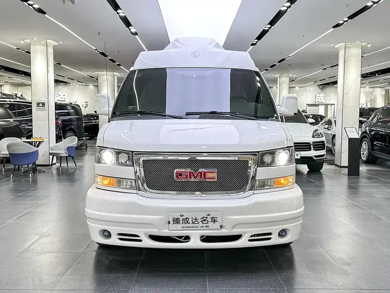 GMC SAVANA 6.0 L Leader Class Classic