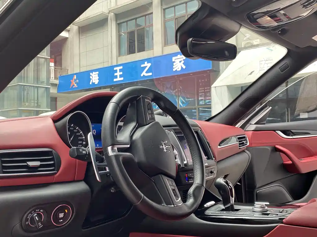 Levante 3.0 T Standard