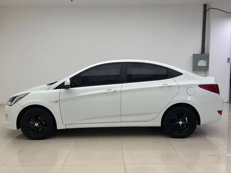 Hyundai Accent 1.4 L Manual Intelligent GLS