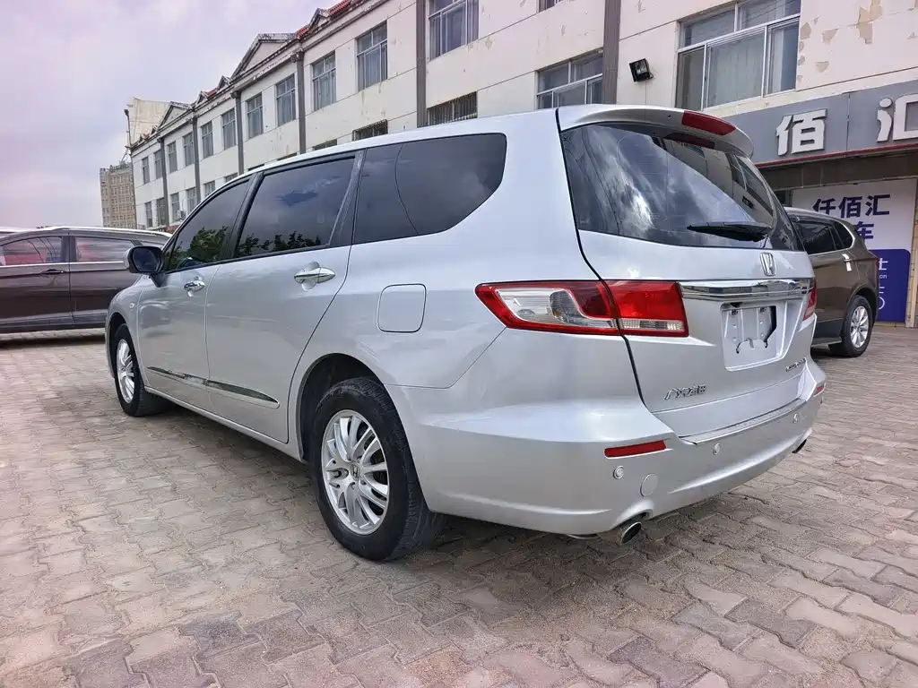 Odyssey 2.4 L Leading Show