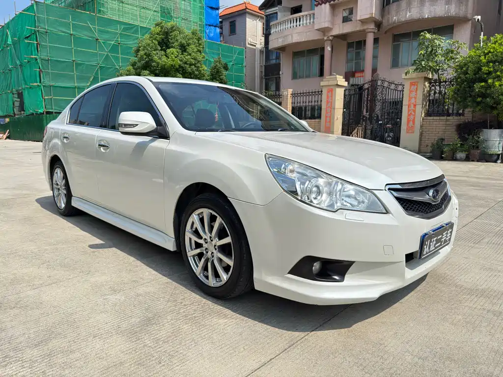 Legacy 2.5 i Luxury