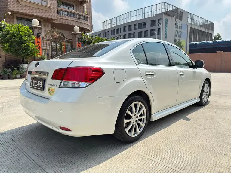Subaru Legacy 2.5 i Luxury