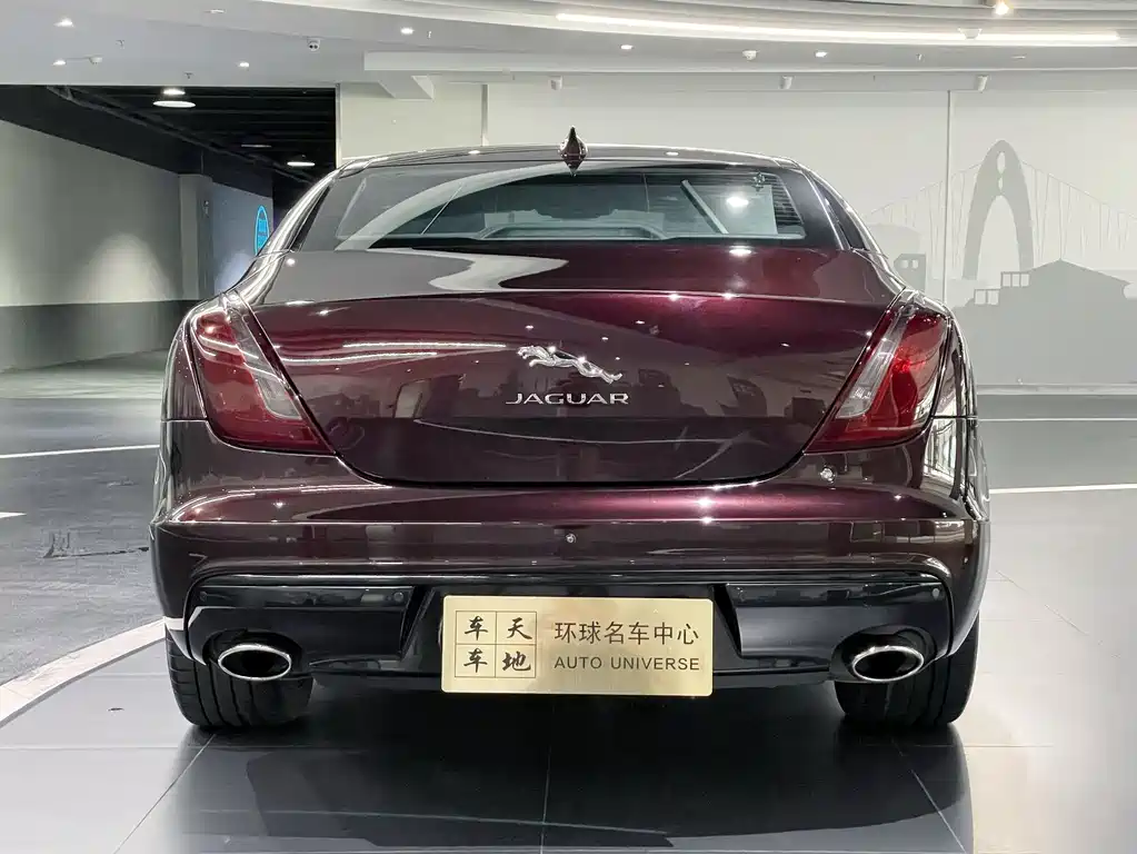Jaguar XJ XJL 2.0 T 2 WD Graceful Business