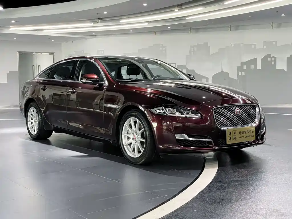 Jaguar XJ XJL 2.0 T 2 WD Graceful Business