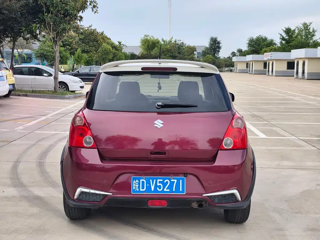 Swift 1.5 L Auto Limited