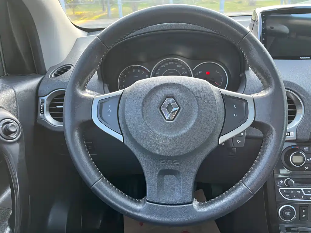 Koleos (Import) 2.5 L 4 WD Comfort Navigation