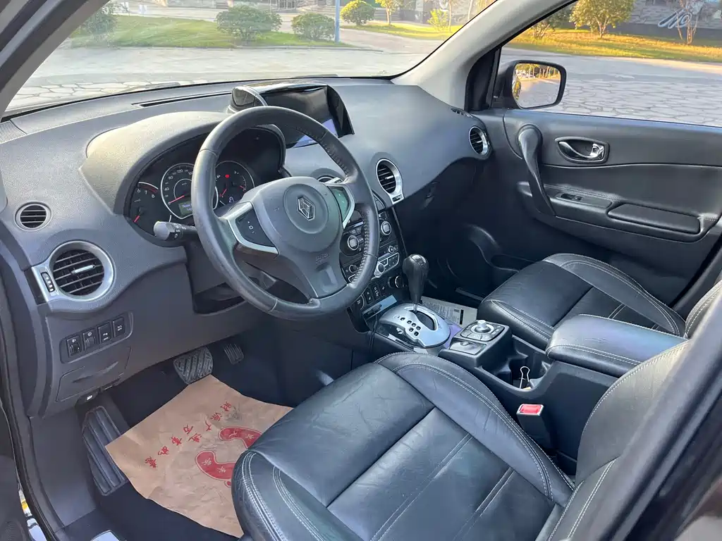 Koleos (Import) 2.5 L 4 WD Comfort Navigation