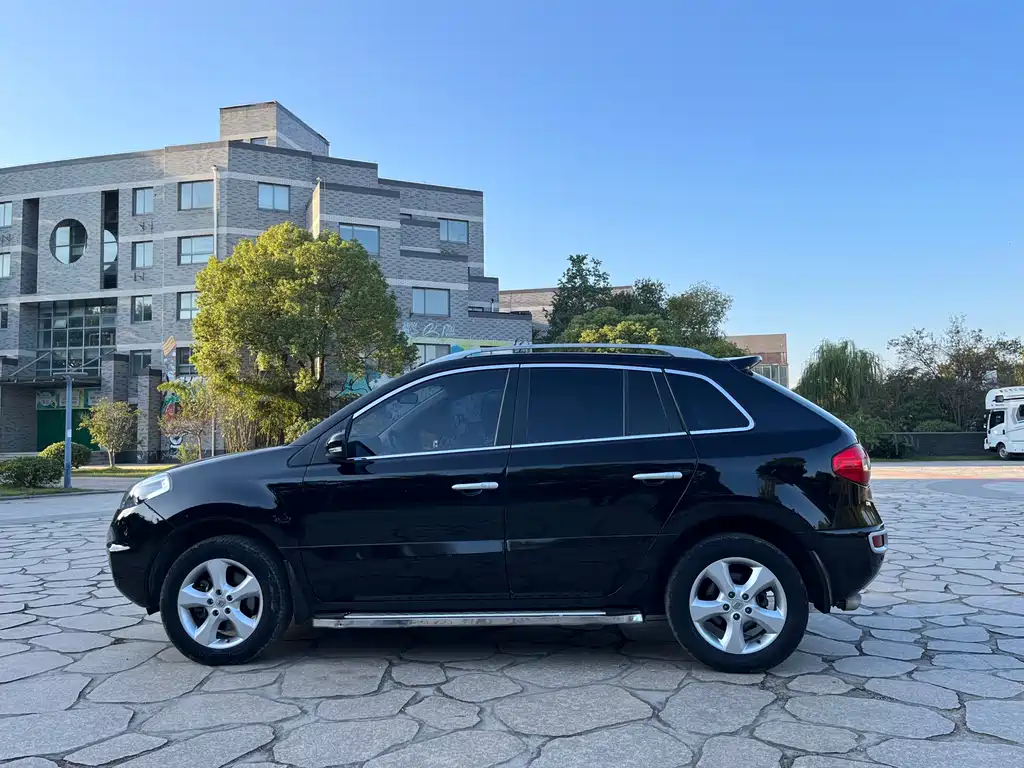 Koleos (Import) 2.5 L 4 WD Comfort Navigation