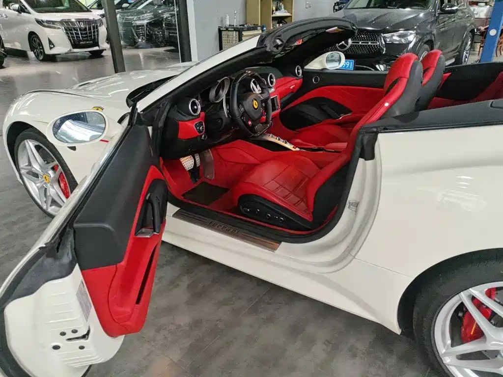 California T 3.9 T Standard