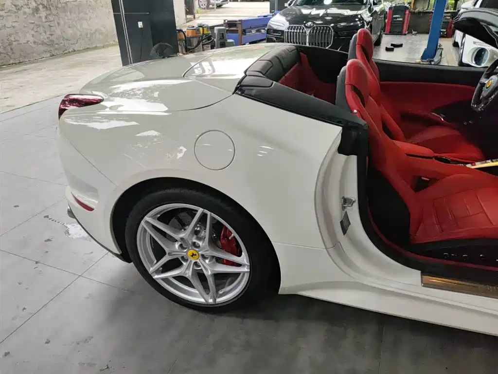 California T 3.9 T Standard