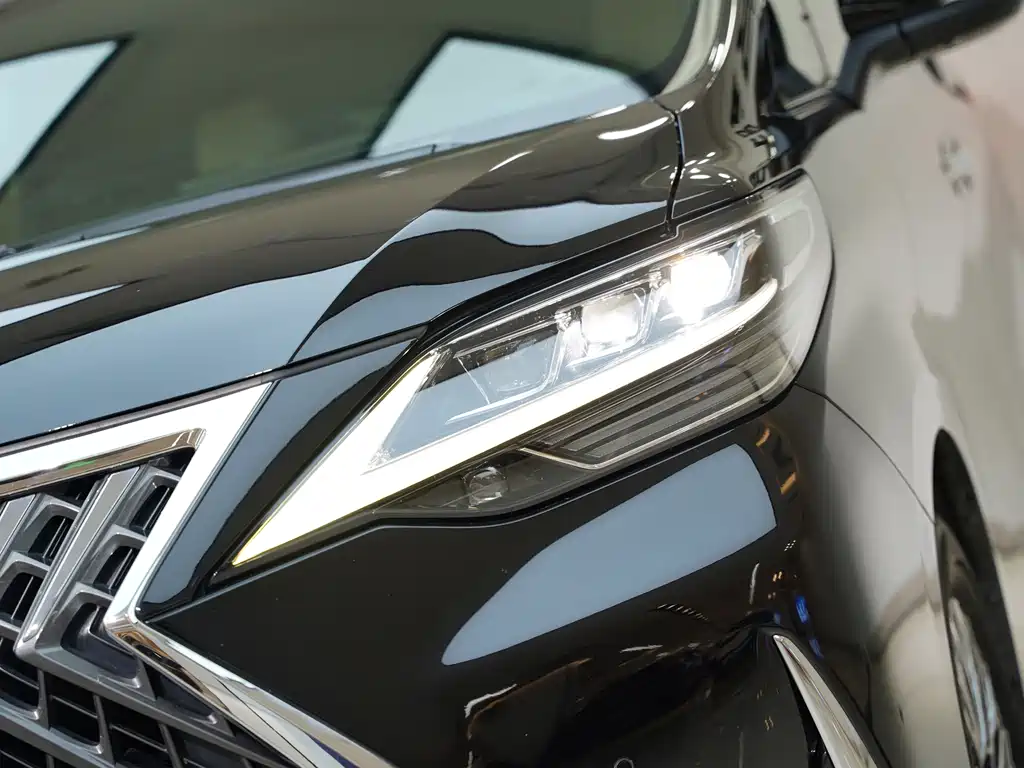 Lexus LM 300 h 4-seat Royal World