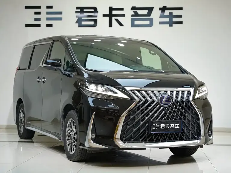 Lexus LM 300 h 4-seat Royal World
