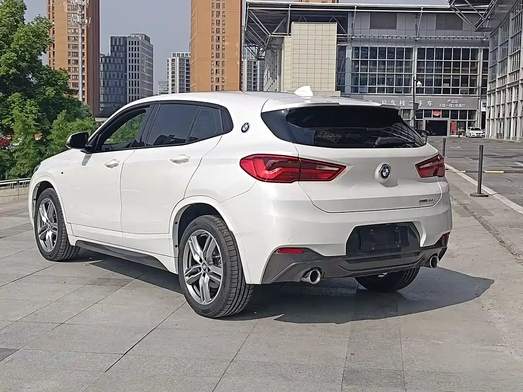 BMW X2 sDrive25 i Leading M Sport Package