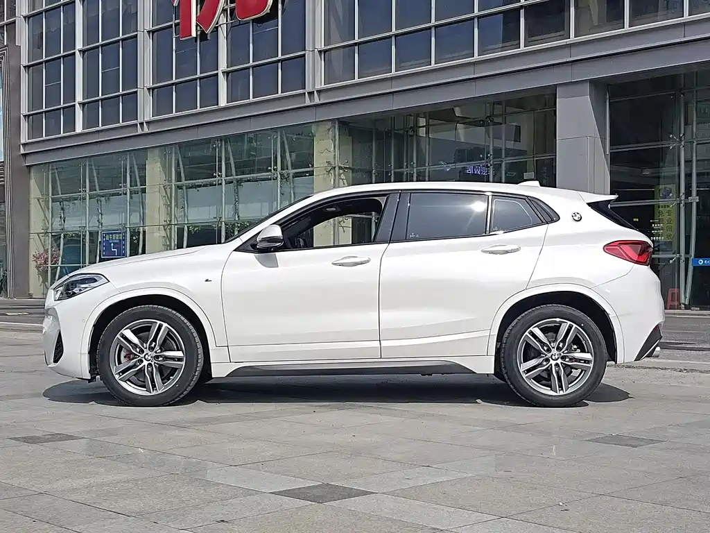 BMW X2 sDrive25 i Leading M Sport Package