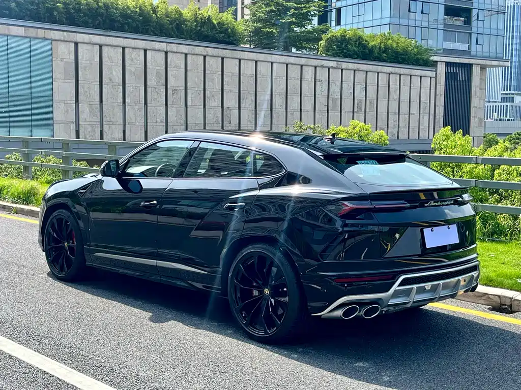Urus 4.0 T V8