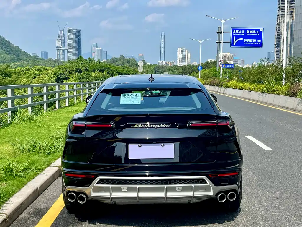Urus 4.0 T V8