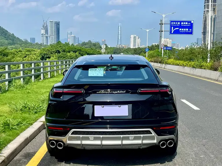 Lamborghini Urus 4.0 T V8